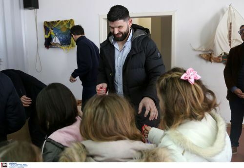 Παπαμακάριος