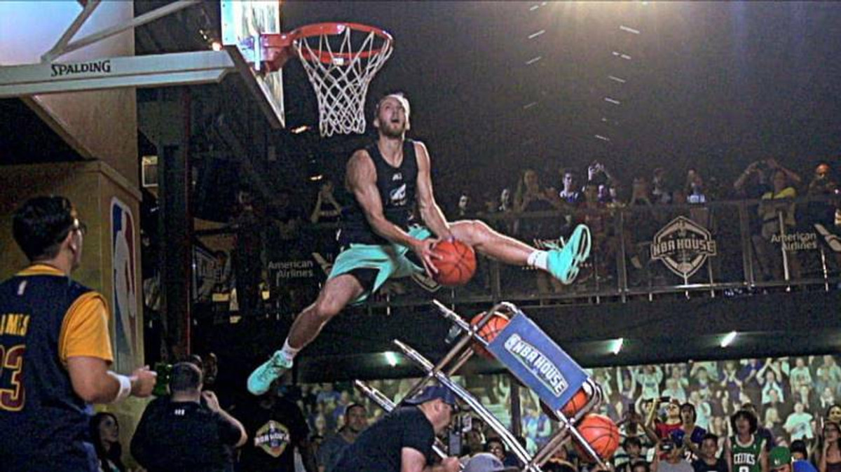 ΕΟΚ: &quot;Ο κορυφαίος dunker στον κόσμο έρχεται στο Aegean Aκρόπολις&quot; (vids)