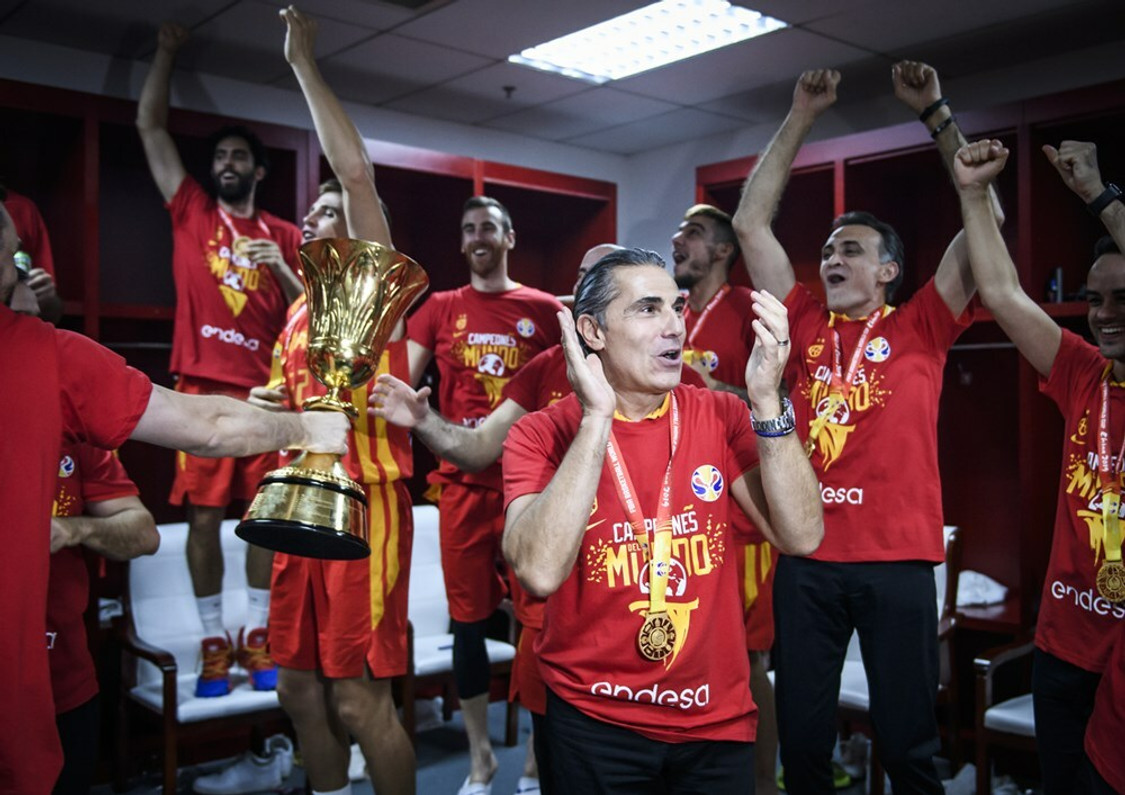 Σκαριόλο: ''Κομμάτι της ταυτότητας η ομαδικότητα, φέτος έγινα καλύτερος προπονητής, υπέροχος ο Ρίκι''