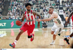 Μια νίκη από τον τίτλο ο Ολυμπιακός, 78-72 και 2-0 τον Παναθηναϊκό στο ΟΑΚΑ (vids)