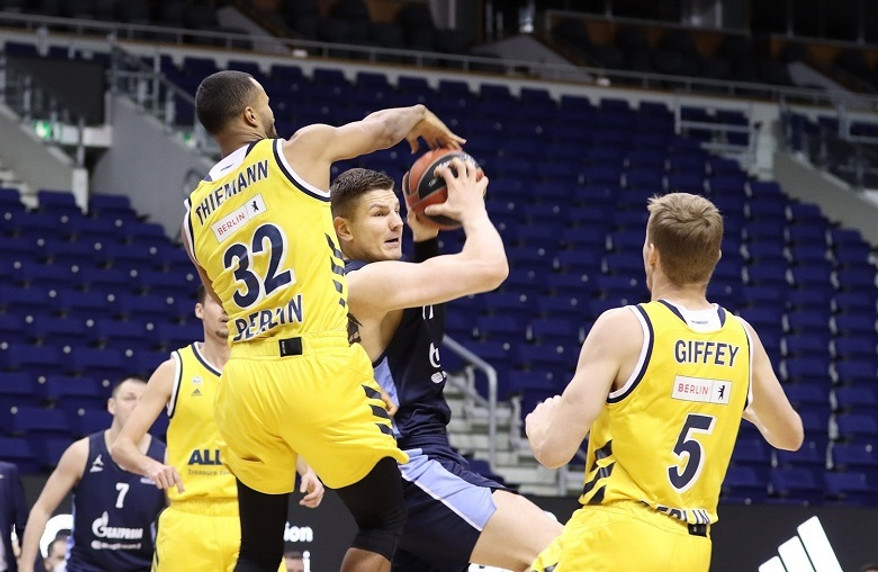Αήττητη εκτός έδρας η Ζενίτ, 73-66 την Άλμπα (pics)