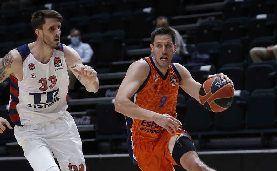 Ζωντανή για playoffs η Βαλένθια 86-81 την Μπασκόνια