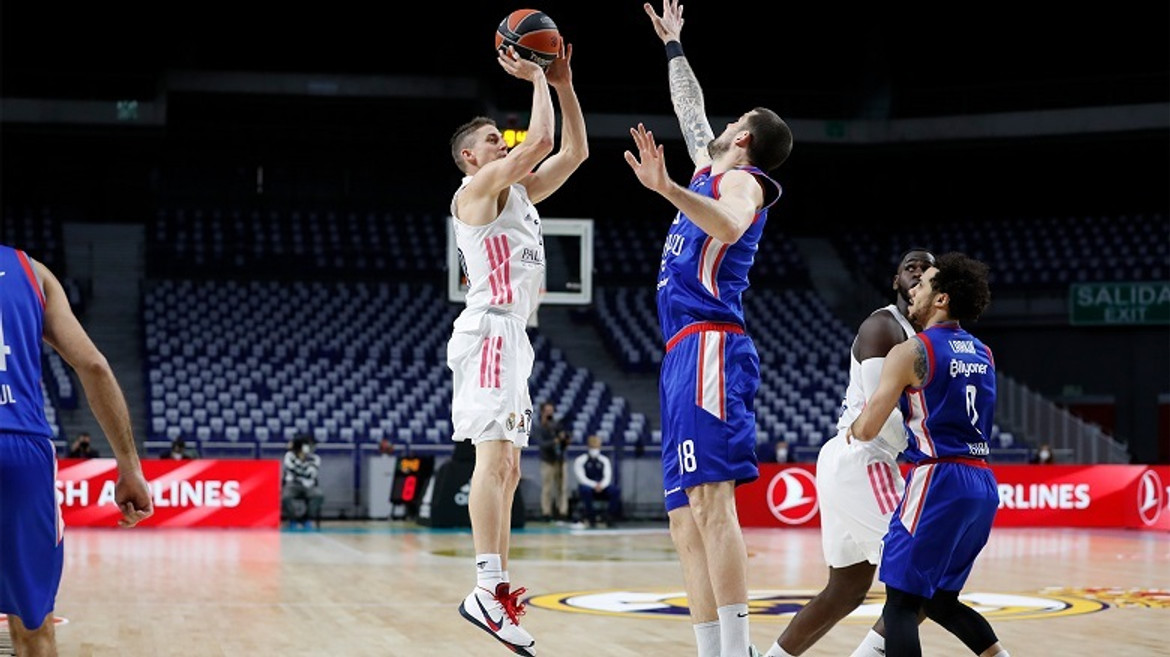 Ρεάλ Μαδρίτης-Εφές: Το απίθανο 17-0 στην αρχή του Game 4 (video)