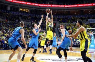 Φενέρ - Άλμπα 107-102 (παρ): Με την... ψυχή στο στόμα και Ντε Κολό - Σλούκα (pics &amp; vids)