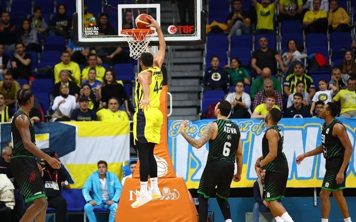 Εύκολα η Φενέρμπαχτσε, 83-75 την Νταρουσάφακα