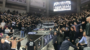 Η &quot;ασπρόμαυρη&quot; κερκίδα στο Βόννη - ΠΑΟΚ (video)