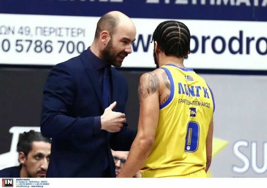 Περιστέρι-Ολυμπιακός: Το κάρφωμα του Τόμπσον και η τεχνική ποινή στον Σπανούλη (video)