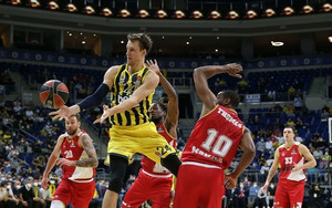Φενέρμπαχτσε-Μονακό 96-86: Ο Βέσελι νίκησε τον Τζέιμς (vid)