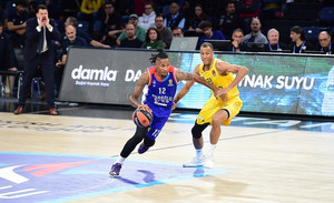 Εφές-Άλμπα Βερολίνου 78-74: Με άμυνα και Μίτσιτς-Κλάιμπερν (vids)