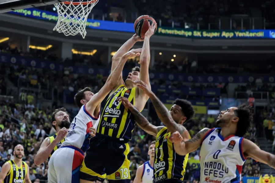 EuroLeague: Εκτίουν κανονικά την ποινή τους οι Μπράιαντ και Μπιμπέροβιτς