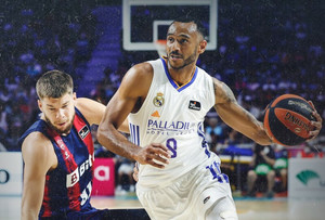 Liga Endesa: Εύκολα το 2-0 η Ρεάλ με Μπασκόνια, βραβεύθηκε ο Κάρολ (vids)