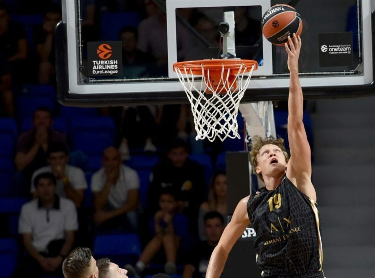Δυσκολεύτηκε αλλά πήρε το διπλό η Αρμάνι, 82-71 την Μπούντουτσνοστ