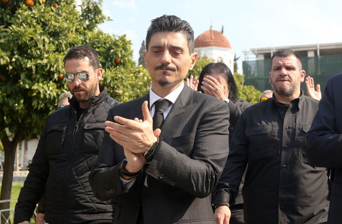Δημήτρης Γιαννακόπουλος στον κόσμο: Να φέρουμε κι άλλες επιτυχίες για τον Παύλο και τον Θανάση