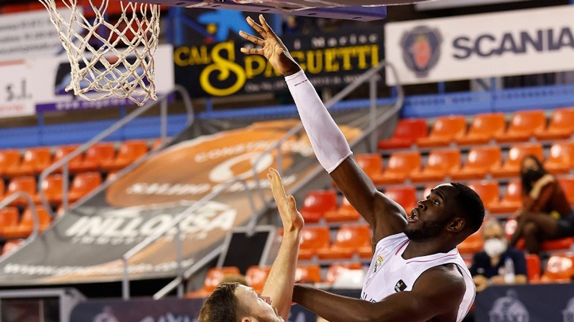 Πέρασε από τη Μανρέσα (77-76) η Ρεάλ Μαδρίτης