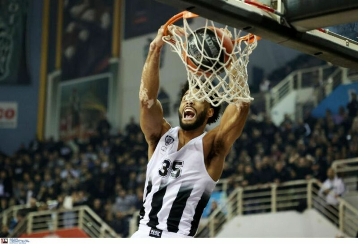 Το κάρφωμα του Ρένφρο στην κορυφή του Top-10 (vid)
