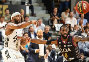 Πρώτη νίκη για Βιλερμπάν, 81-68 την Ντιζόν παρουσία της οικογένειας Αντετοκούνμπο (vid)