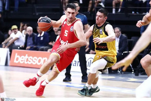 Έτσι νίκησε ο Ολυμπιακός την ΑΕΚ και προκρίθηκε στους τελικούς (vid)