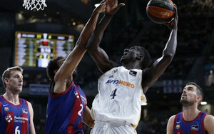 Liga Endesa: Νέα νίκη (86-79) επί της Μπάρτσα η Ρεάλ με &quot;αποκάλυψη&quot; τον 16χρονο Ντιάν! (vids)