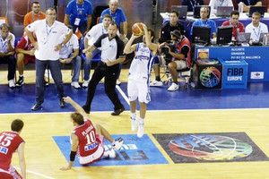 Με νικητήριο buzzer-beater και λάθος ηλικία οι ευχές της FIBA στον Σπανούλη! (vid)
