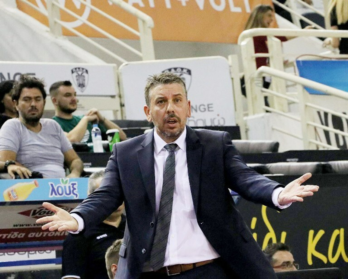 Παπαθεοδώρου: Ξεπερνάει το ταβάνι ο... ακέφαλος-δικέφαλος!