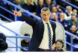 Παπανικολόπουλος: &quot;Οι παίκτες μου κάθισαν 100 ώρες στο πούλμαν και 25 ημέρες στα ξενοδοχεία αυτούς τους 2,5 μήνες&quot;!