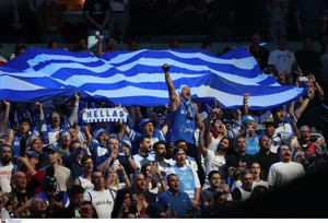 Εθνική: Αποθέωση στην αναχώρηση για την Arena Riga (vid)