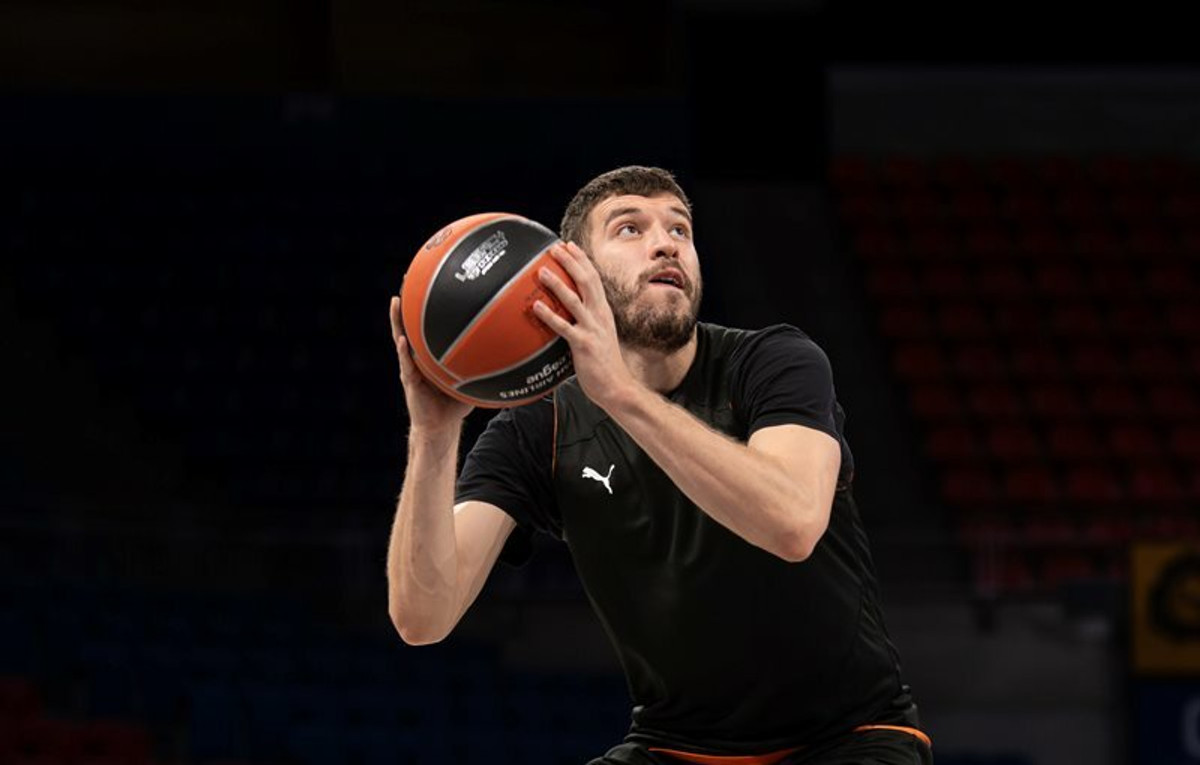 Μπασκόνια: Θλάση ο Ρογκαβόπουλος, δεν παίζει με Παναθηναϊκό