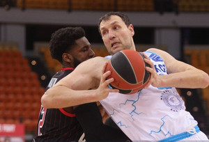 O Ιωνικός 93-88 τον Ολυμπιακό στο bwin Monday Night Against COVID-19