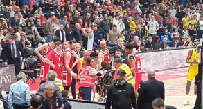 Αρμάνι Μιλάνο-Φενέρμπαχτσε: Με φορείο στα αποδυτήρια ο Γκιλέσπι (vid &amp; pics)