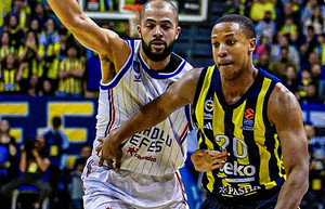 Πήρε το ντέρμπι η Φενέρμπαχτσε, 84-76 την Εφές