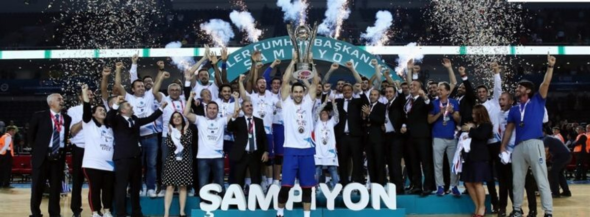 Ο Αταμάν πήρε το Σούπερ Καπ από τον Ομπράντοβιτς παρά τα... όργια του Σλούκα!