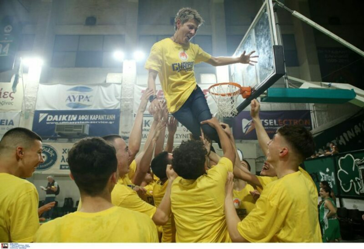 Περιστέρι: Το photo album των πανηγυρισμών των Πρωταθλητών ΕΣΚΑ στους Παίδες (gallery)