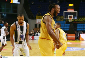 Έκανε το 2/2 με τρομερό Μίτσελ η AEK, 83-68 τον Απόλλωνα Πάτρας