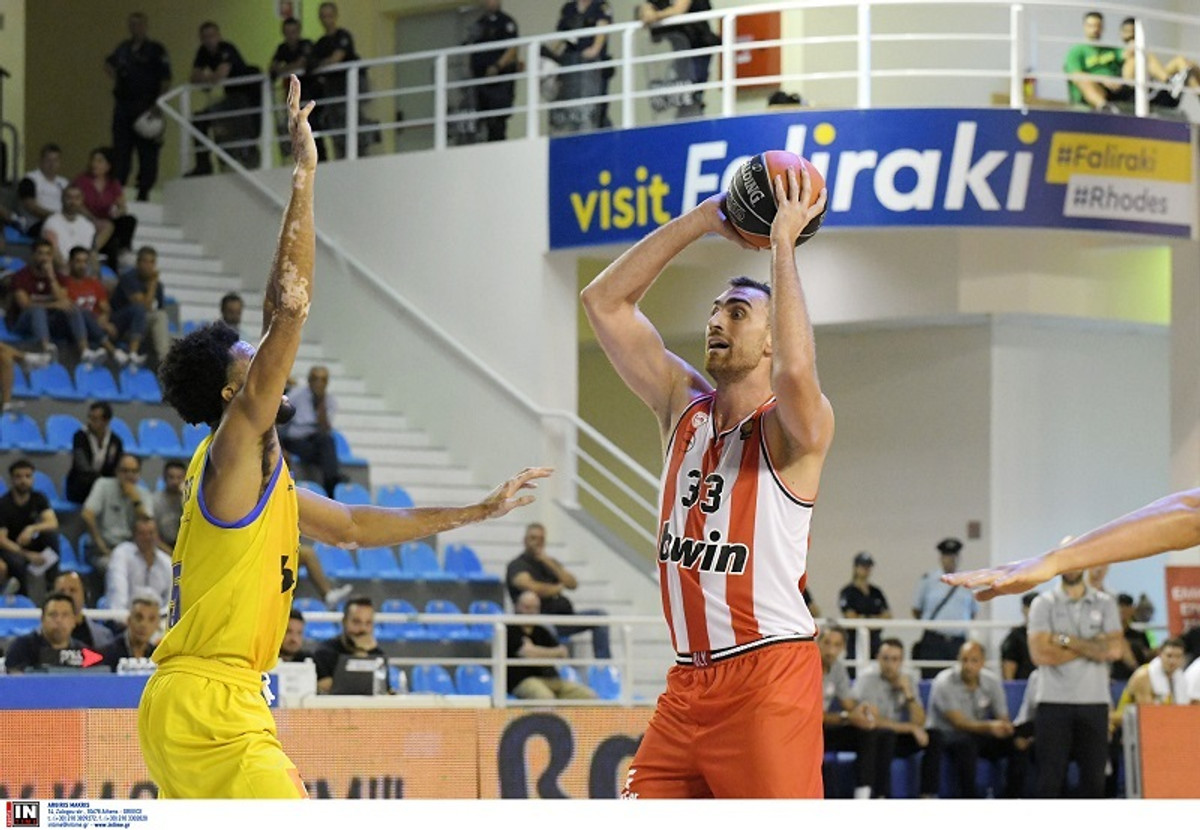 Περιστέρι bwin-Ολυμπιακός 64-84: Στον τελικό του Super Cup με εξαιρετικούς Μιλουτίνοβ-Γκος!