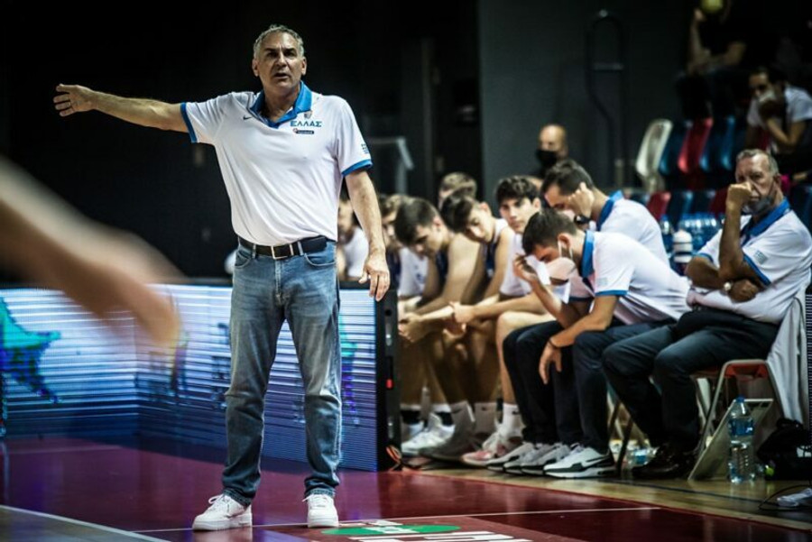 Βλασσόπουλος: &quot;Σημαντικό να επιστρέψουν τα παιδιά στο γήπεδο&quot;