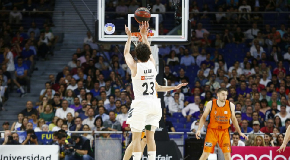 Μια νίκη μακριά από τους τελικούς η Ρεάλ, 79-66 την Βαλένθια