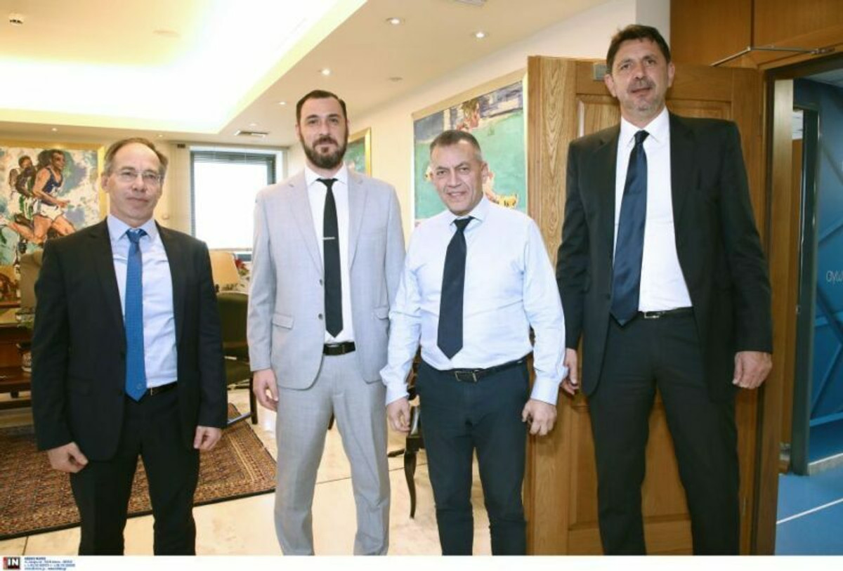 ΕΣΑΚΕ: &quot;Σύμμαχοι κατά της βίας&quot; τόνισε ο Ρεντζιάς στην παραλαβή της νέας ΚΥΑ (pics)