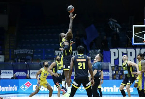 Live: Περιστέρι Domino’s - Άρης Midea 73-68 (τελικό)