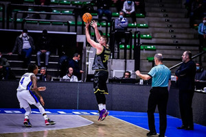 Η Τρεβίζο 81-69 την ΑΕΚ και παίζει με το Λαύριο στο play in του BCL (vids)