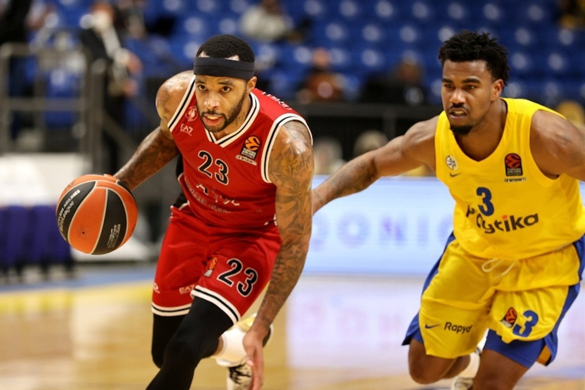 Ο Ντιλέινι χάρισε το διπλό στην Αρμάνι, 86-85 τη Μακάμπι στην παράταση! (vid)
