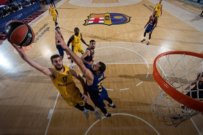 Μεγάλο διπλό της Μακάμπι, 68-67 στην Μπαρτσελόνα (video)