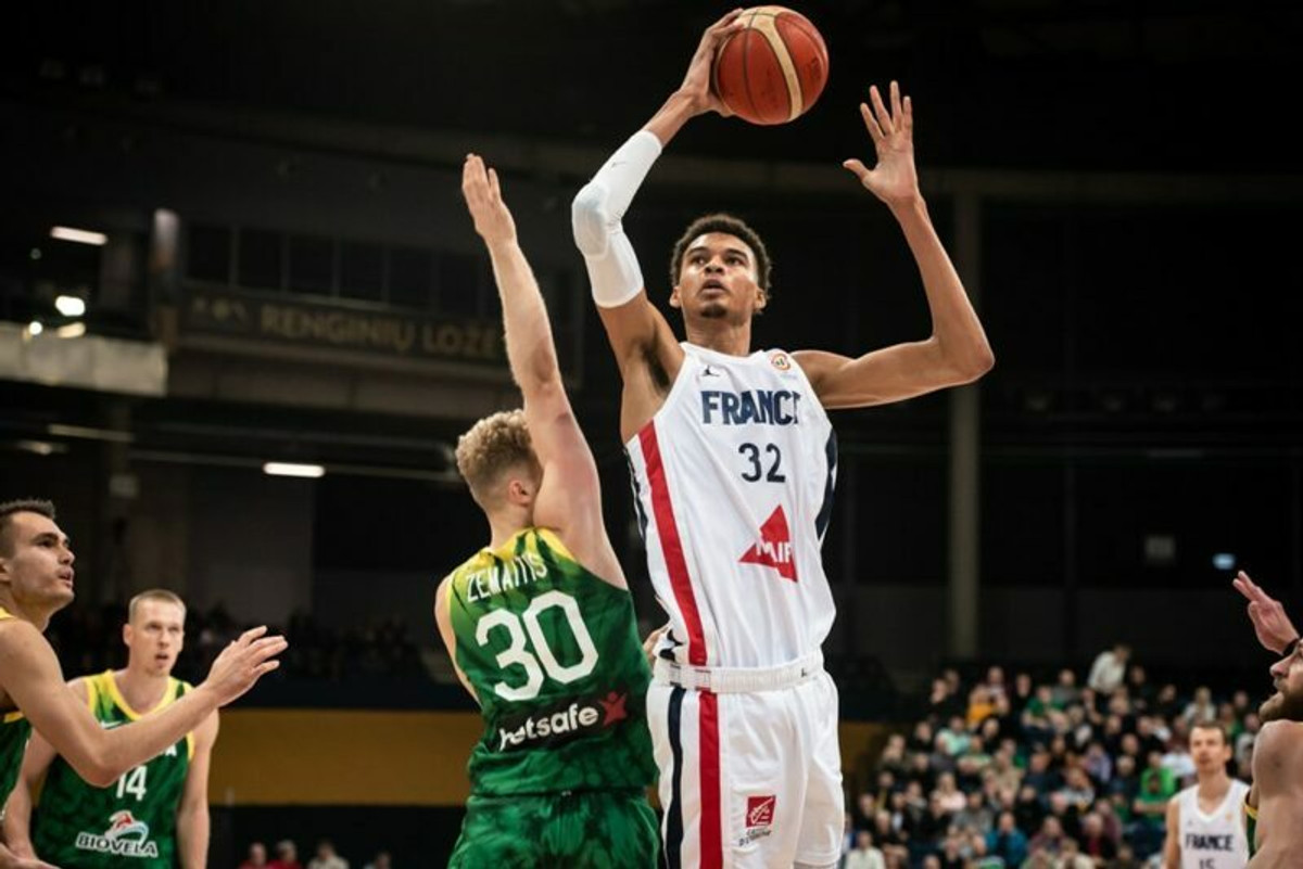 O Γουεμπανιάμα &quot;διάλεξε&quot; τον &quot;Greek Freak&quot; στην ιδανική του πεντάδα