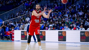 Φοβερό καλάθι του Μαρκ Γκασόλ σε αγώνα της Β&#039; Ισπανίας
