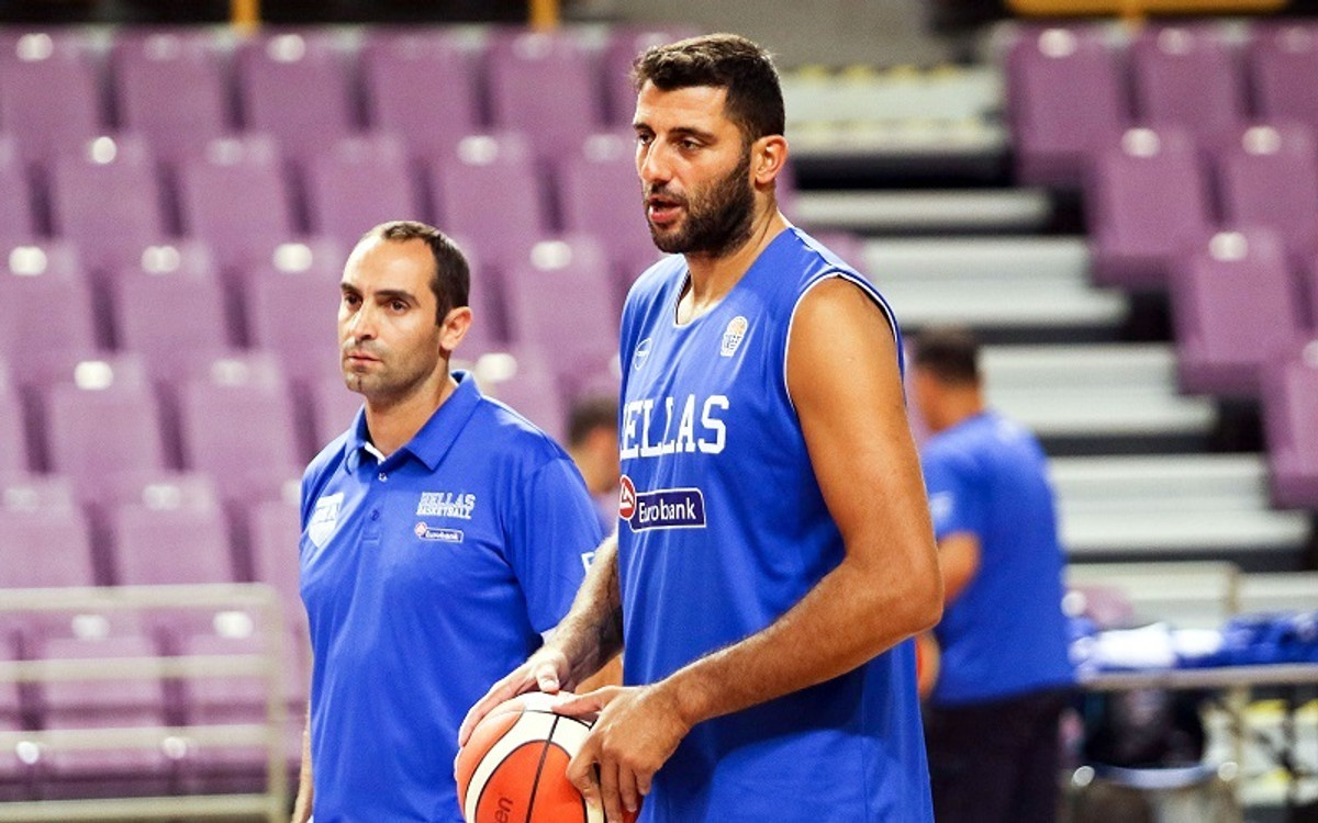 Μπουρούσης: &quot;Η ομάδα να βγει μπροστά και να πετύχουμε κάτι καλό&quot;