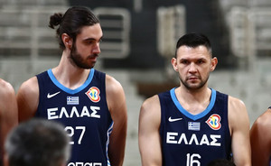 Εθνική: Παπανικολάου-Τσαλμπούρης εκτός 14άδας για τον αγώνα με τη Σερβία