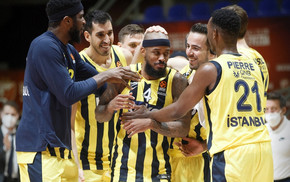 Με Λορένζο Μπράουν και &quot;αιώνιους&quot; το Top-10 της 18ης αγωνιστικής (vid)