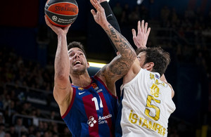 Επαγγελματική νίκη η Μπαρτσελόνα, 89-81 τη Φενέρμπαχτσε (vid)
