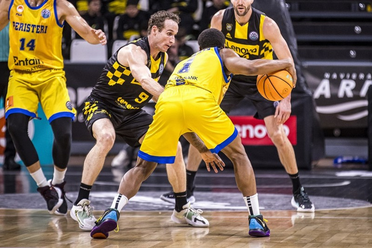 Βαριά ήττα το Περιστέρι στην Τενερίφη, 89-68 και 0/2 (vid &amp; pics)