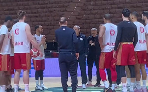 Αρμάνι Μιλάνο: Η ανάρτηση για την τραγωδία των Τεμπών με την ελληνική σημαία (pic)