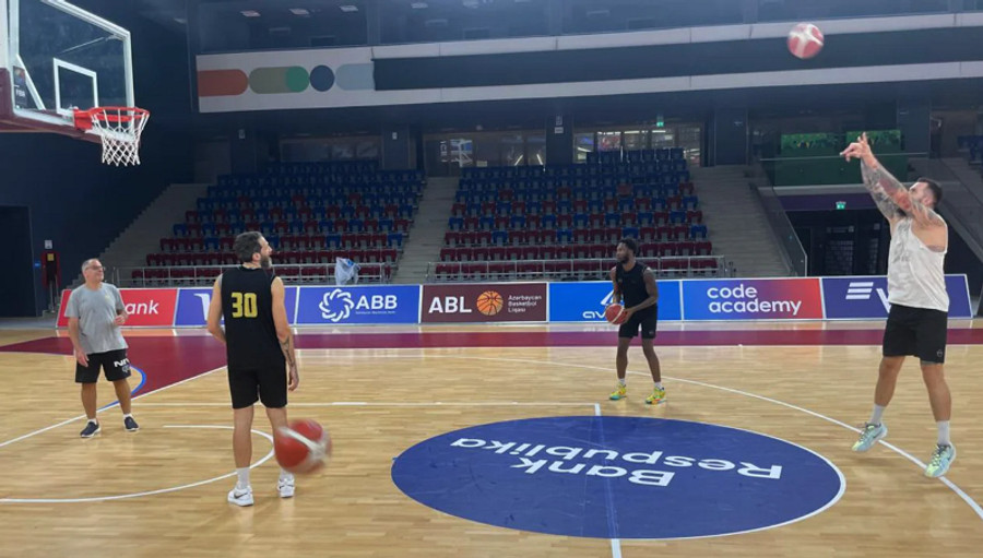 Μαρούσι: Άφιξη και προπόνηση στο Μπακού - Γαστρεντερίτιδα ο Σανόγκο